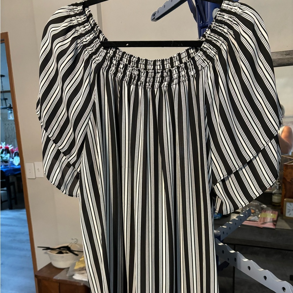 Violet + Claire Scoop neck Top